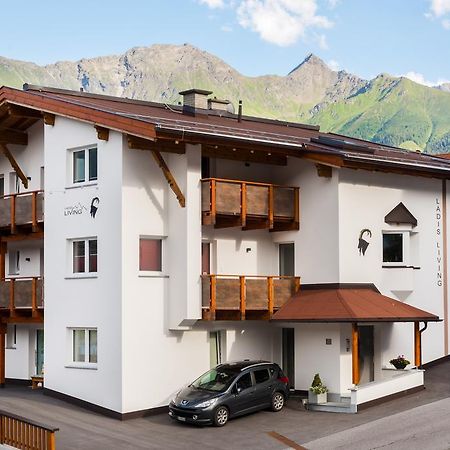 Ladis Living Exterior foto