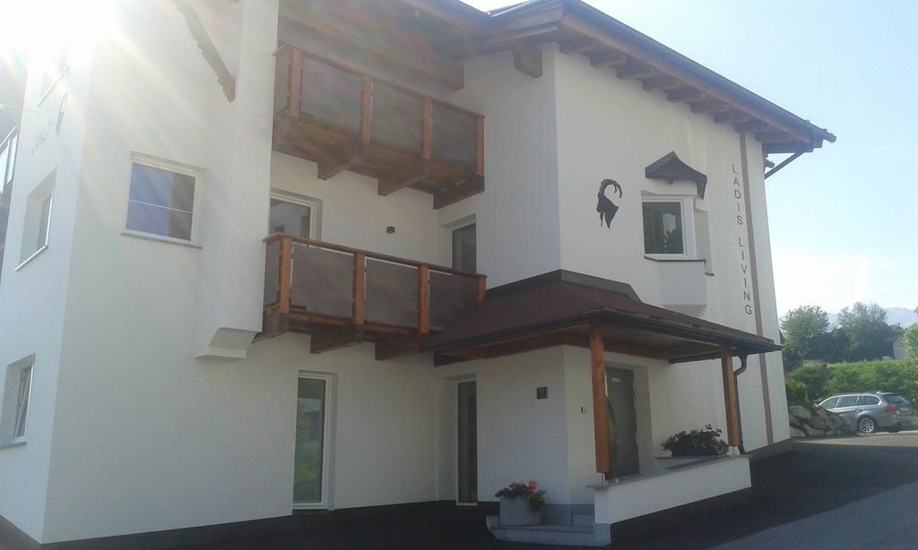 Ladis Living Exterior foto